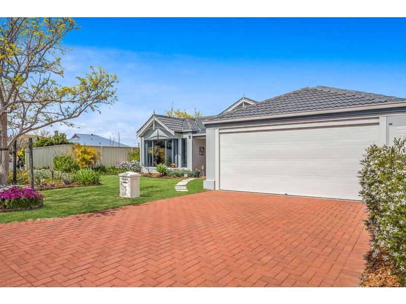 17 Brightlands Circuit, Carramar WA 6031