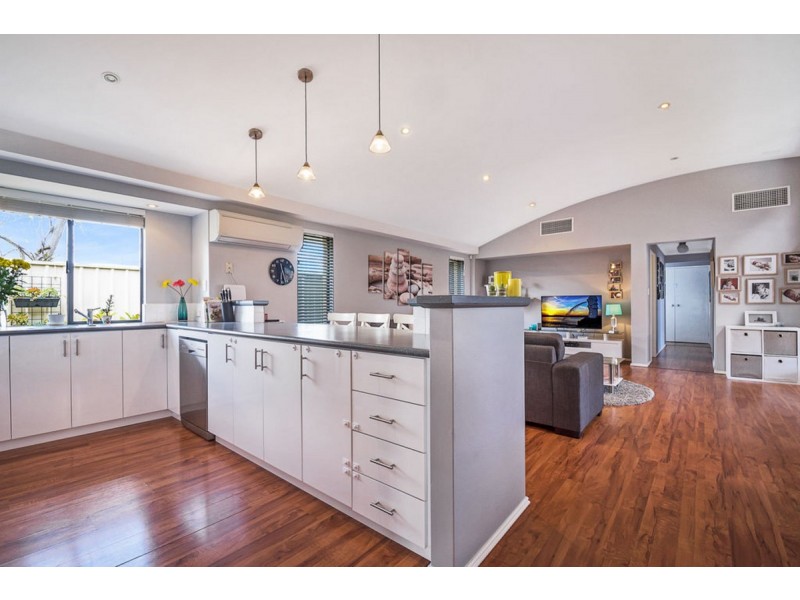 17 Brightlands Circuit, Carramar WA 6031