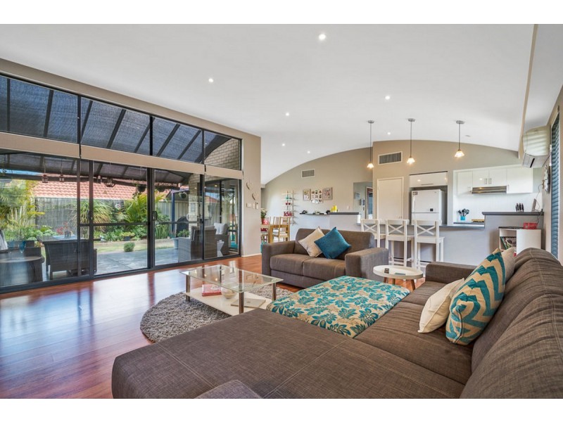 17 Brightlands Circuit, Carramar WA 6031