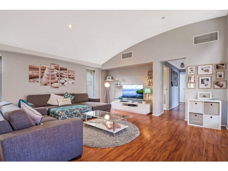 17 Brightlands Circuit, Carramar WA 6031