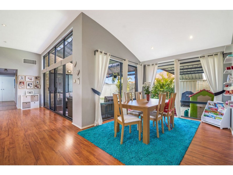 17 Brightlands Circuit, Carramar WA 6031