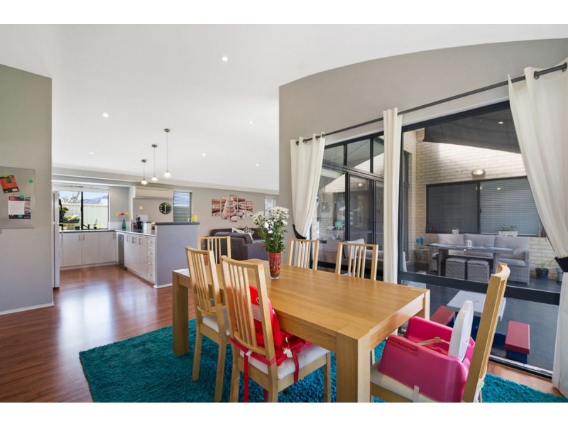 17 Brightlands Circuit, Carramar WA 6031