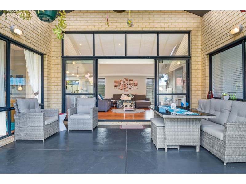 17 Brightlands Circuit, Carramar WA 6031