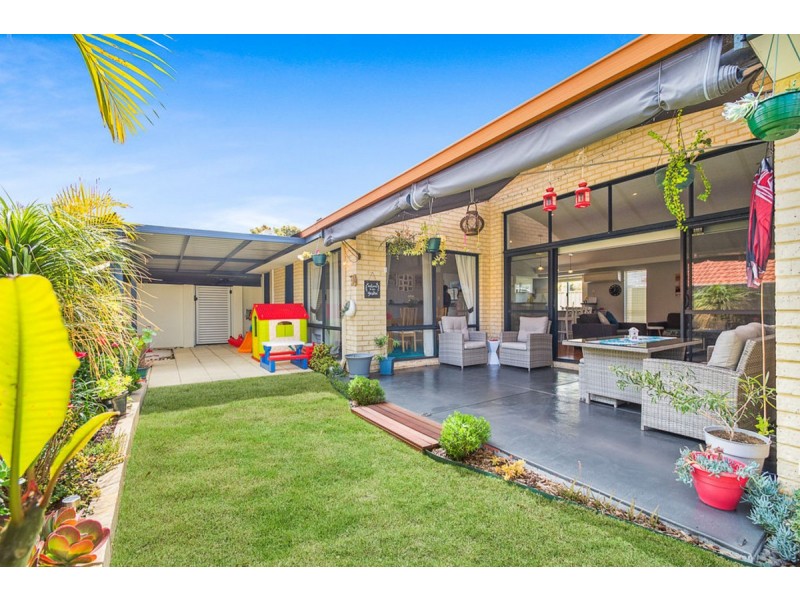 17 Brightlands Circuit, Carramar WA 6031