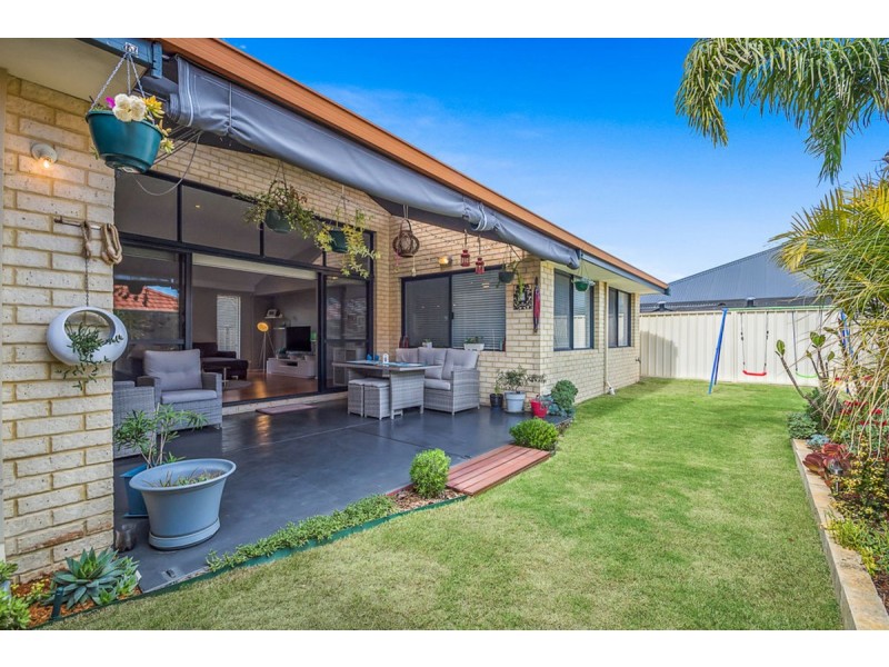 17 Brightlands Circuit, Carramar WA 6031