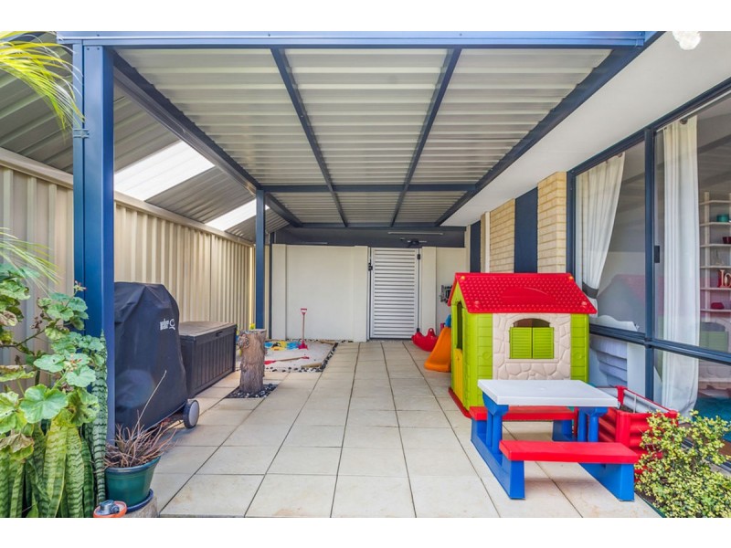 17 Brightlands Circuit, Carramar WA 6031