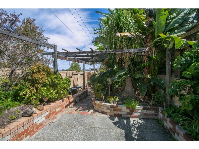 17 Ravenswood Drive, Nollamara WA 6061