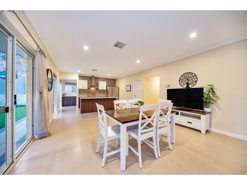 15 Headingley Link, Meadow Springs WA 6210
