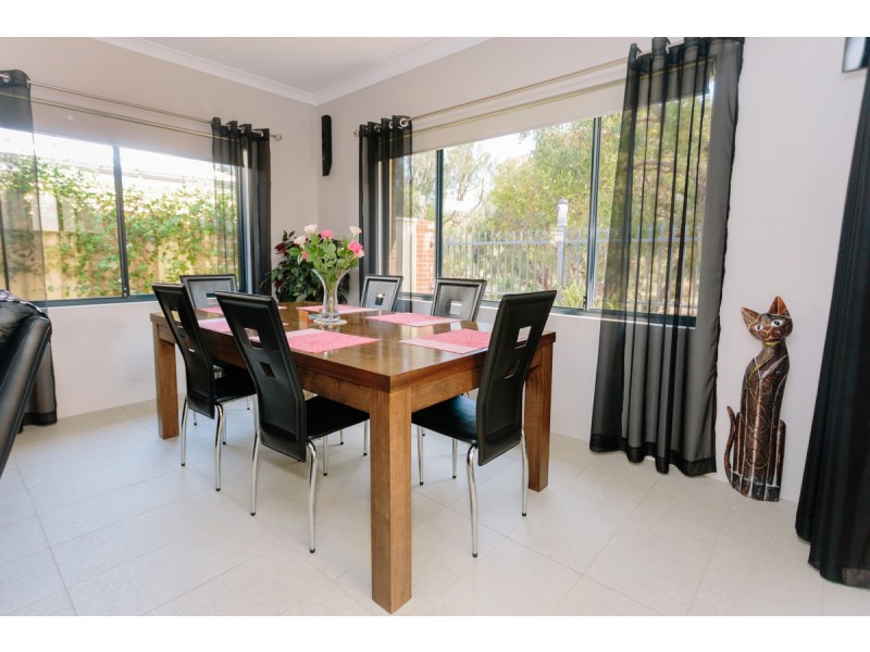 11 Atley Pass, Carramar WA 6031