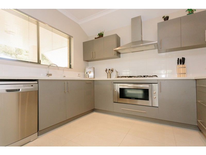 11 Atley Pass, Carramar WA 6031