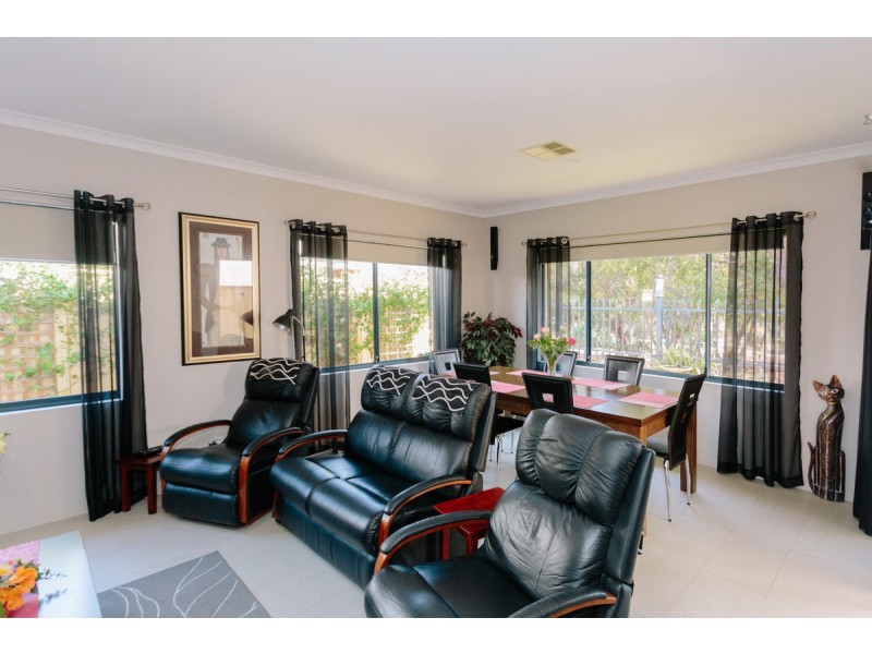 11 Atley Pass, Carramar WA 6031