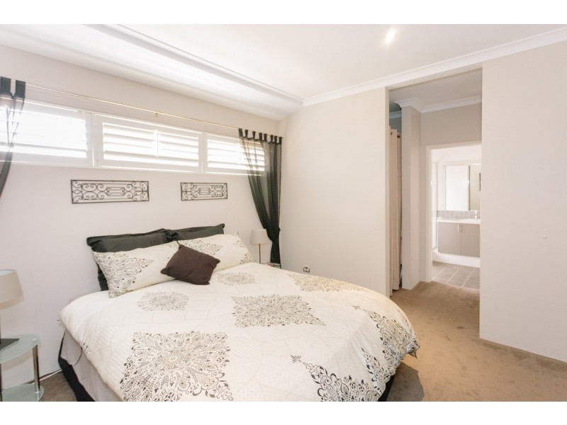 11 Atley Pass, Carramar WA 6031