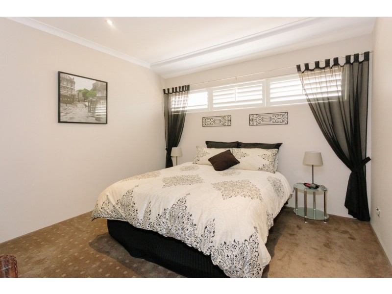 11 Atley Pass, Carramar WA 6031