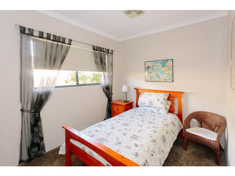 11 Atley Pass, Carramar WA 6031