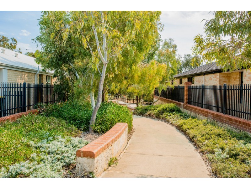 11 Atley Pass, Carramar WA 6031