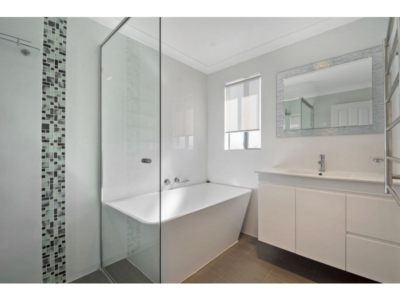 51 East Road, Hocking WA 6065