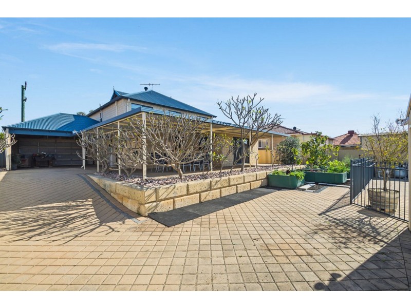 51 East Road, Hocking WA 6065