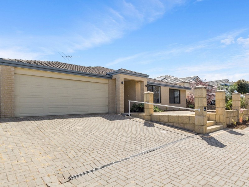 7 Winston Way, Madeley WA 6065