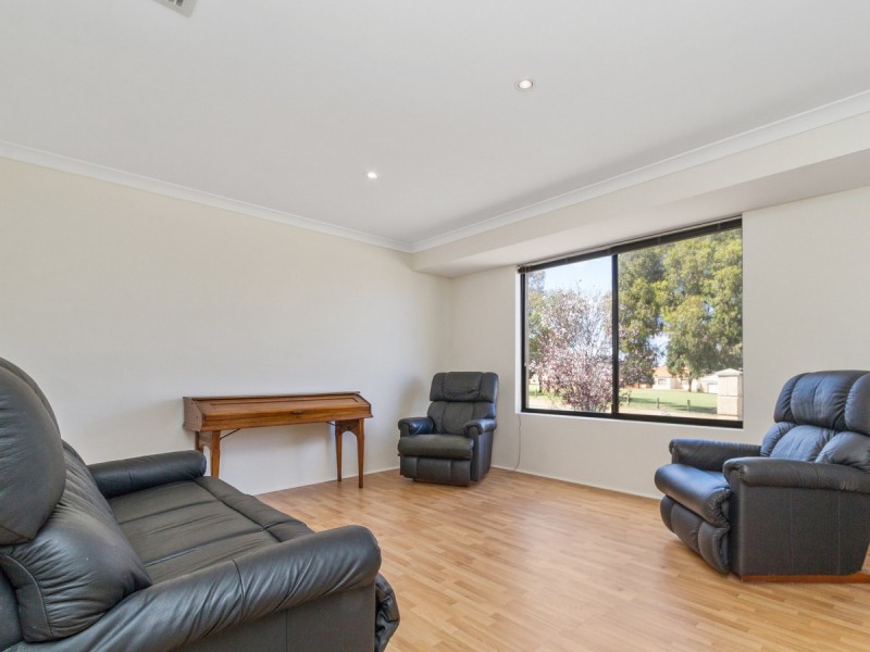 7 Winston Way, Madeley WA 6065