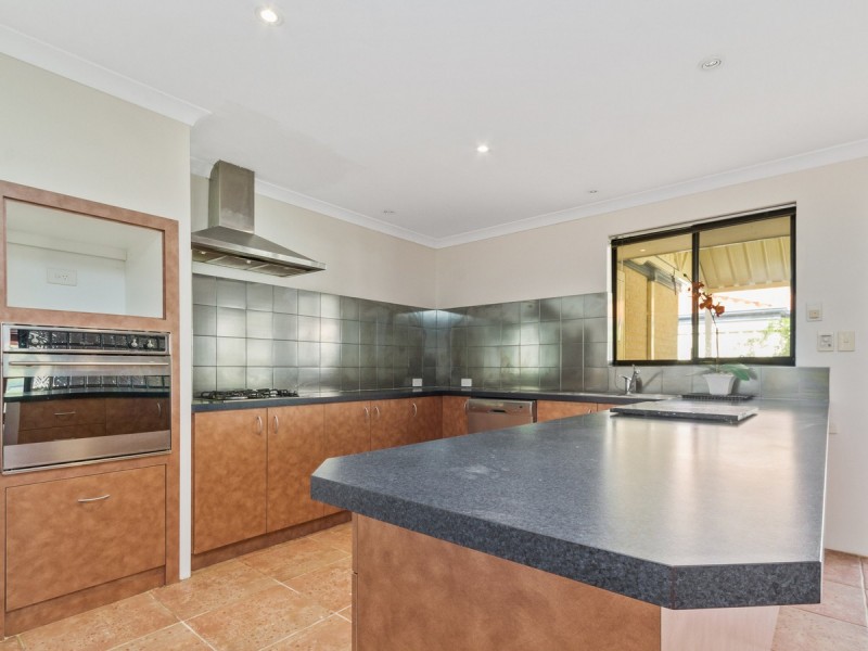 7 Winston Way, Madeley WA 6065