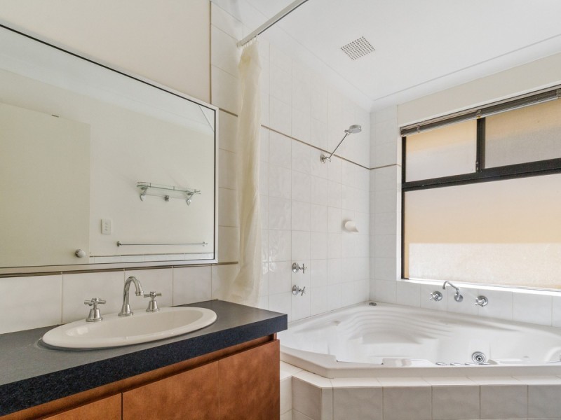 7 Winston Way, Madeley WA 6065