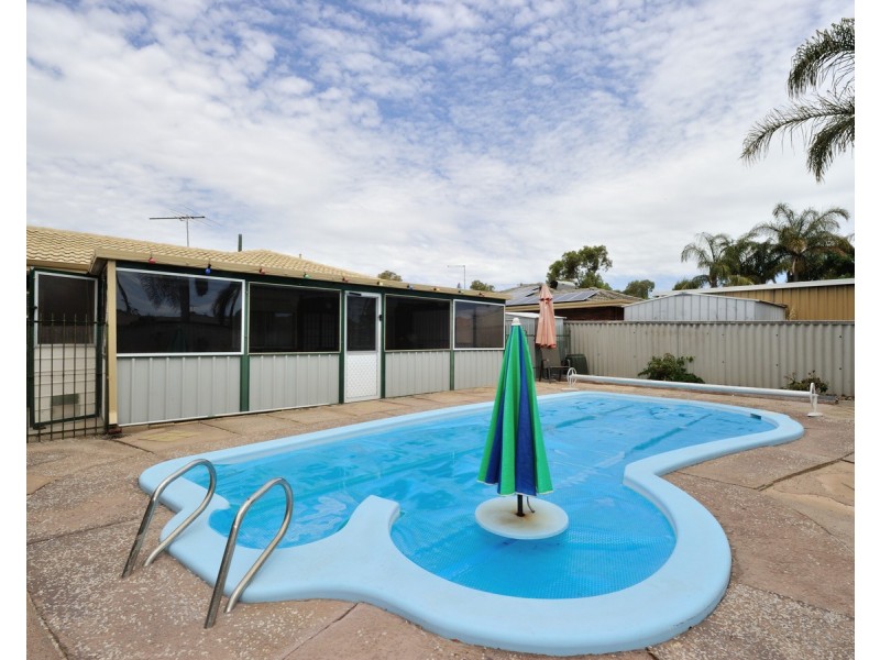 89 Sicklemore Road, Parmelia WA 6167