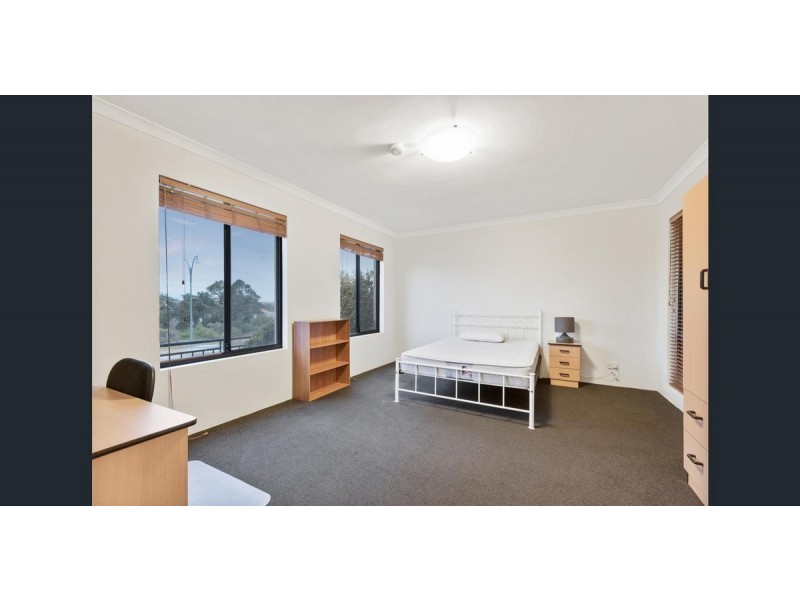 61 Lakeside Drive, Joondalup WA 6027