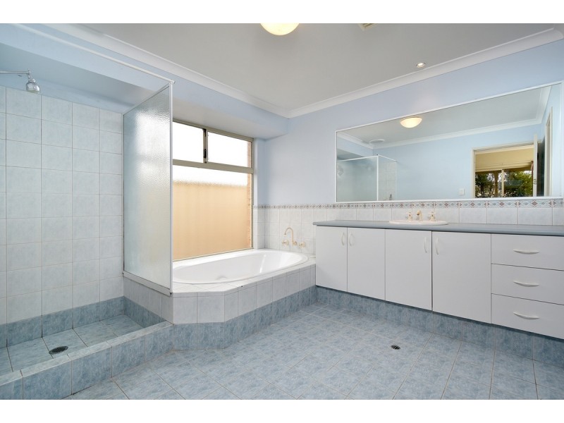 9 Urquhart Way, Hocking WA 6065