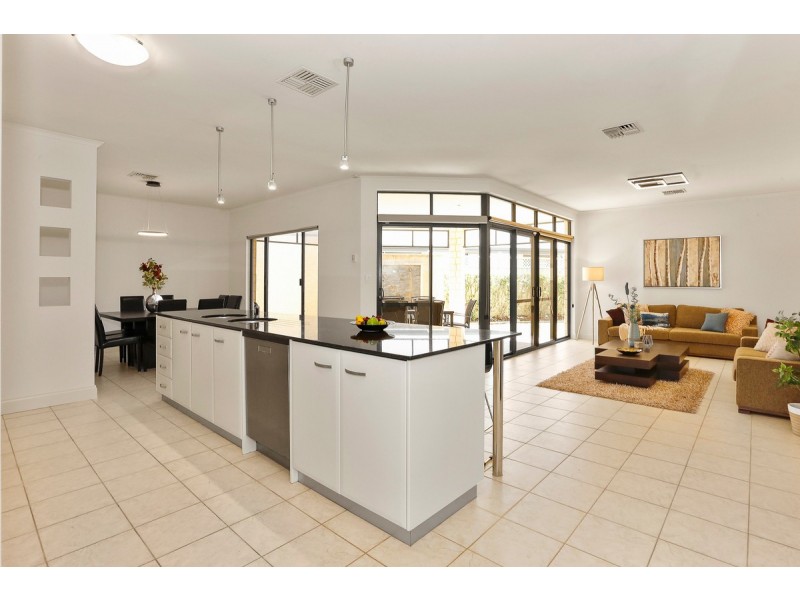 11 Heliconia Turn, Stirling WA 6021