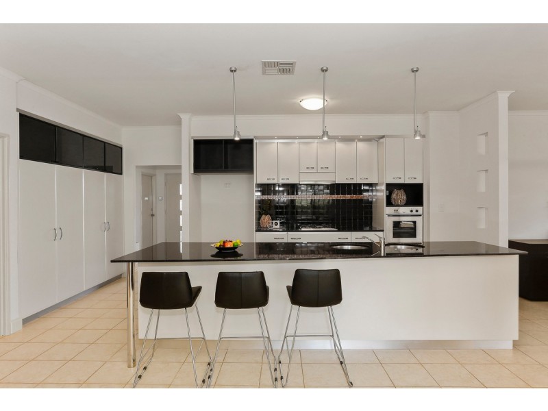 11 Heliconia Turn, Stirling WA 6021