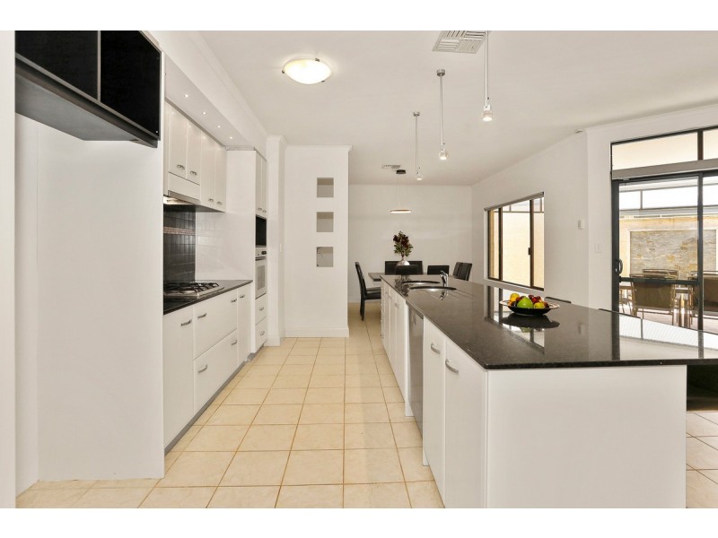 11 Heliconia Turn, Stirling WA 6021