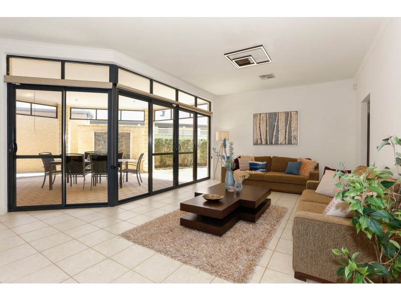 11 Heliconia Turn, Stirling WA 6021