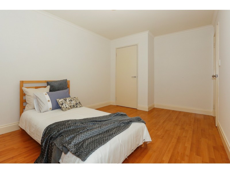 11 Heliconia Turn, Stirling WA 6021