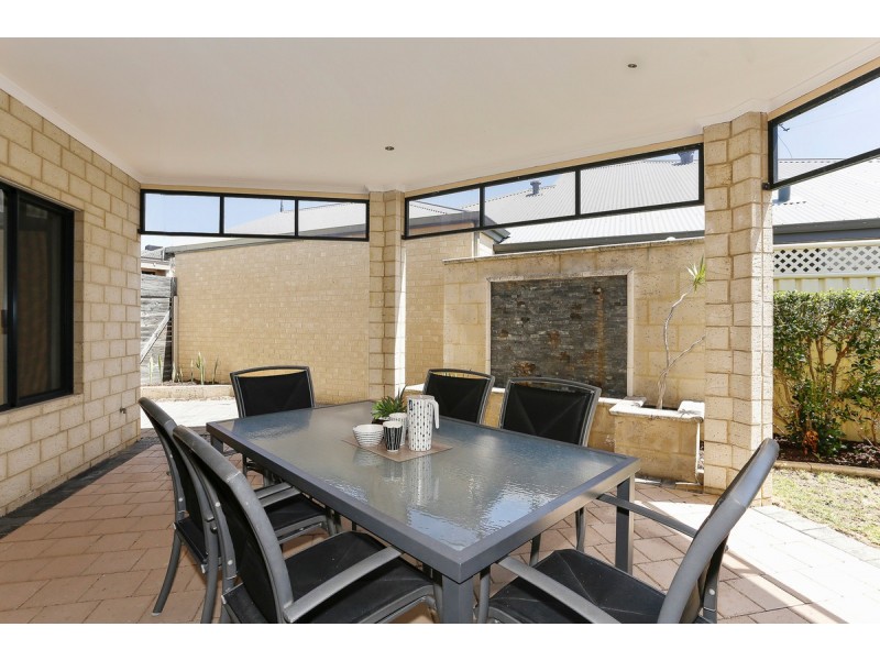 11 Heliconia Turn, Stirling WA 6021