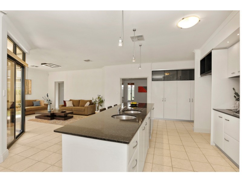 11 Heliconia Turn, Stirling WA 6021