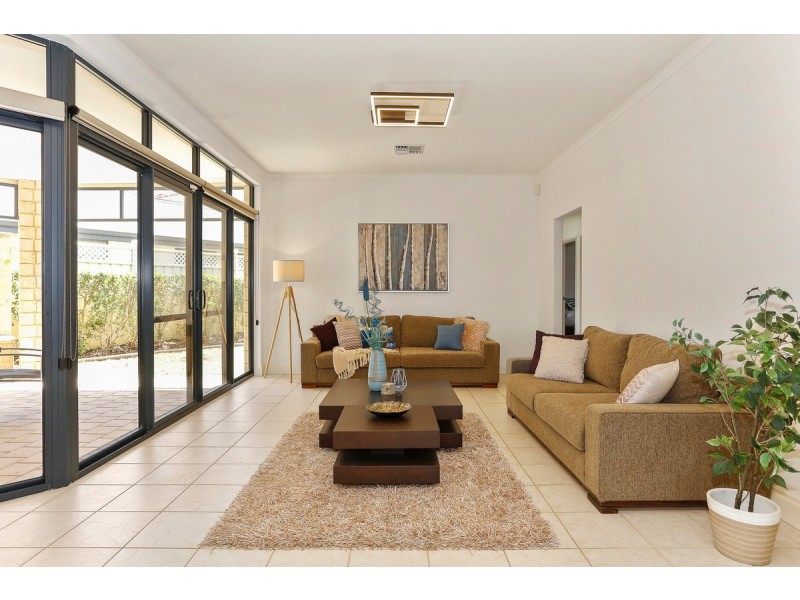 11 Heliconia Turn, Stirling WA 6021