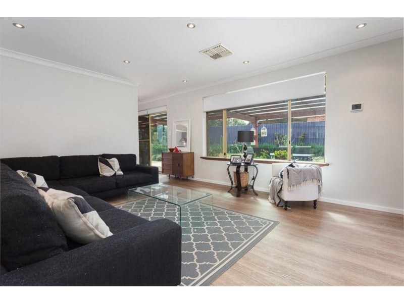 9 Grassbird Loop, Yangebup WA 6164