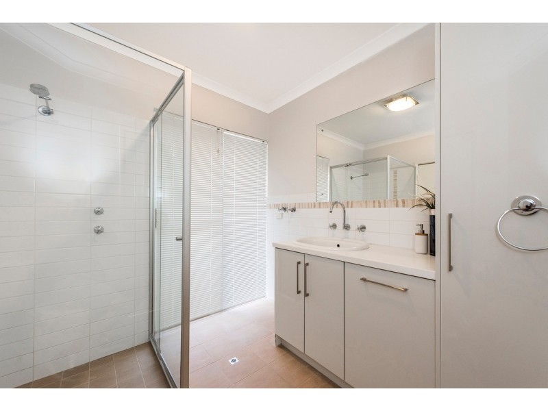 25 Bundaleer Avenue, Ellenbrook WA 6069