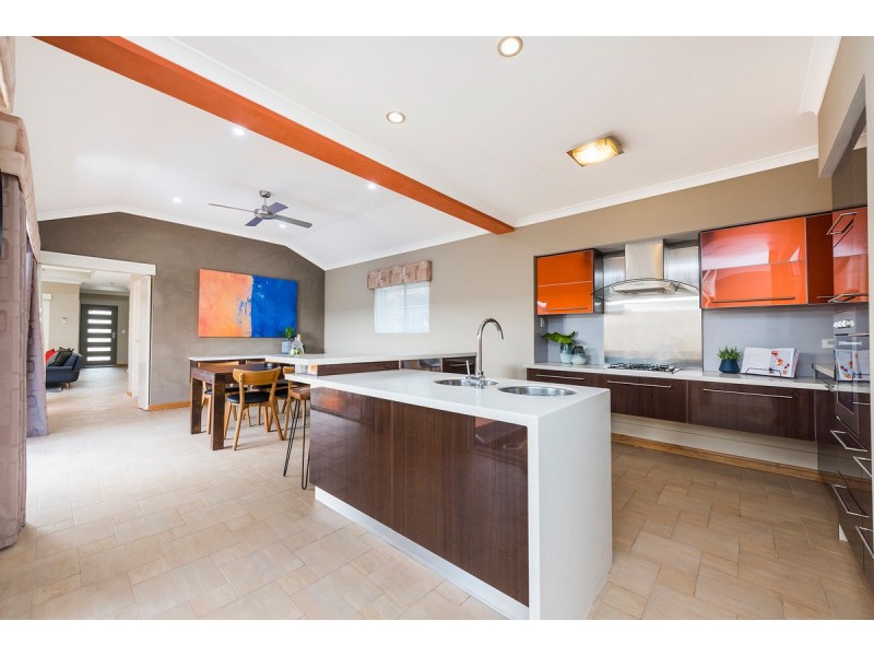 25 Bundaleer Avenue, Ellenbrook WA 6069