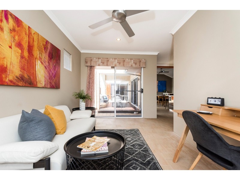 25 Bundaleer Avenue, Ellenbrook WA 6069