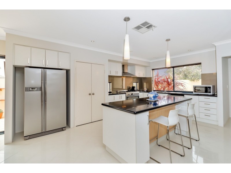 1 Mainsail Parkway, Wannanup WA 6210