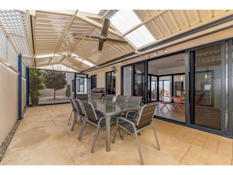 1 Mainsail Parkway, Wannanup WA 6210