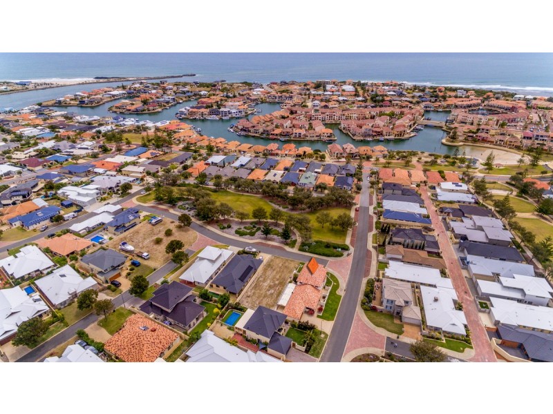 1 Mainsail Parkway, Wannanup WA 6210