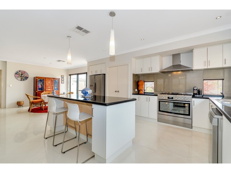 1 Mainsail Parkway, Wannanup WA 6210
