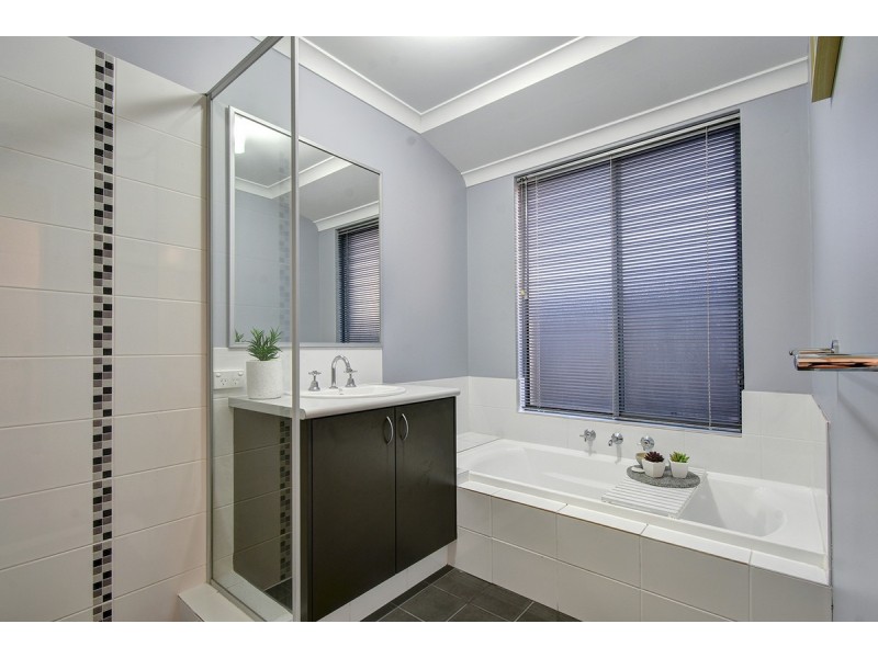 73 Joseph Banks Boulevard, Banksia Grove WA 6031