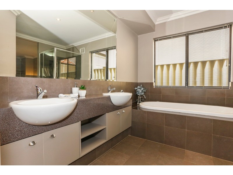 7 San Remo Boulevard, Stirling WA 6021