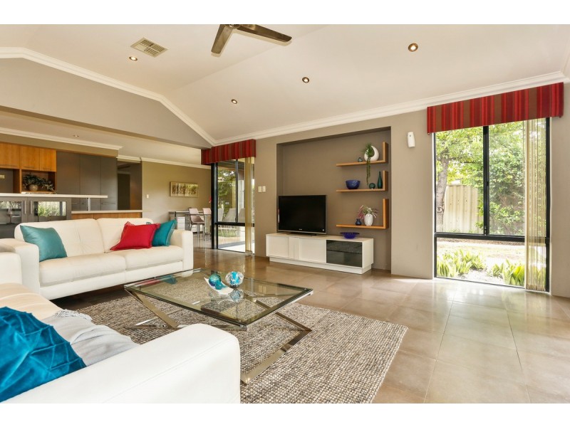 7 San Remo Boulevard, Stirling WA 6021