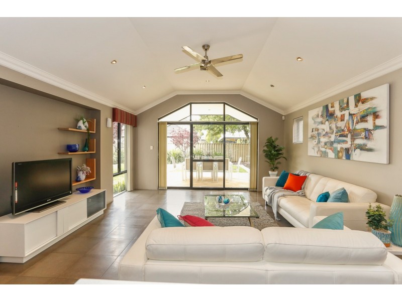 7 San Remo Boulevard, Stirling WA 6021