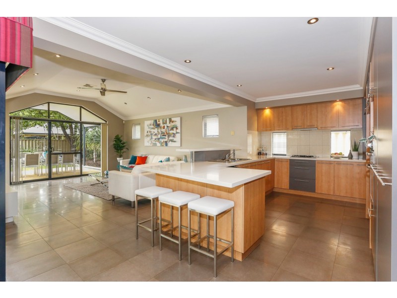 7 San Remo Boulevard, Stirling WA 6021