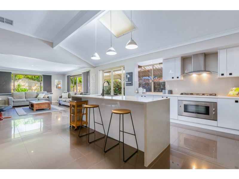 27 St Sebastien Chase, Iluka WA 6028